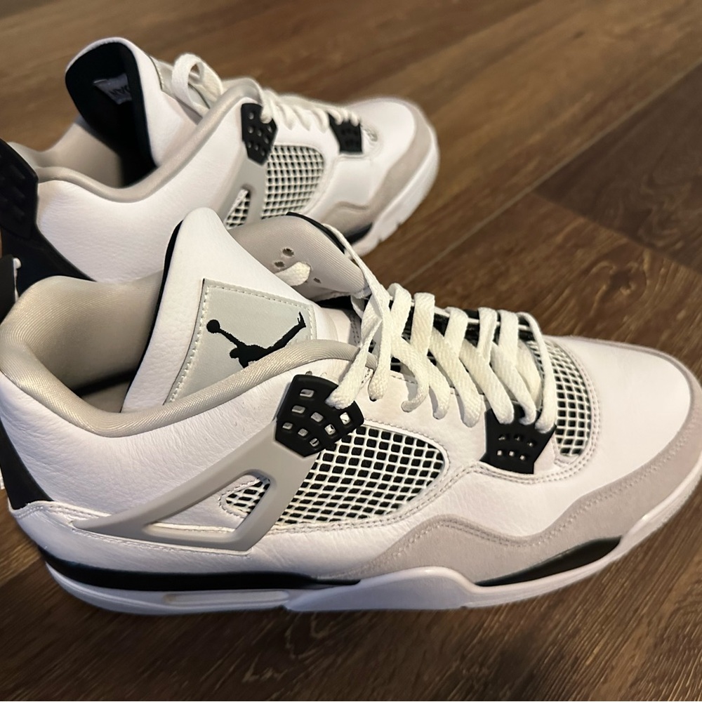 Jordan Men's White and Black Retro 4 Basketball Sneakers